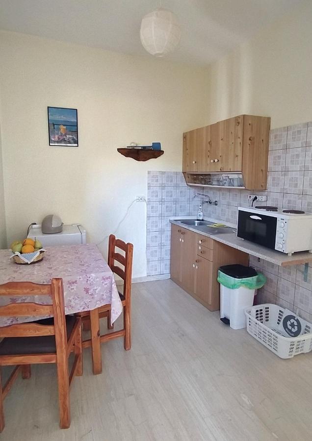 Hellmann Apartments Afión Zewnętrze zdjęcie