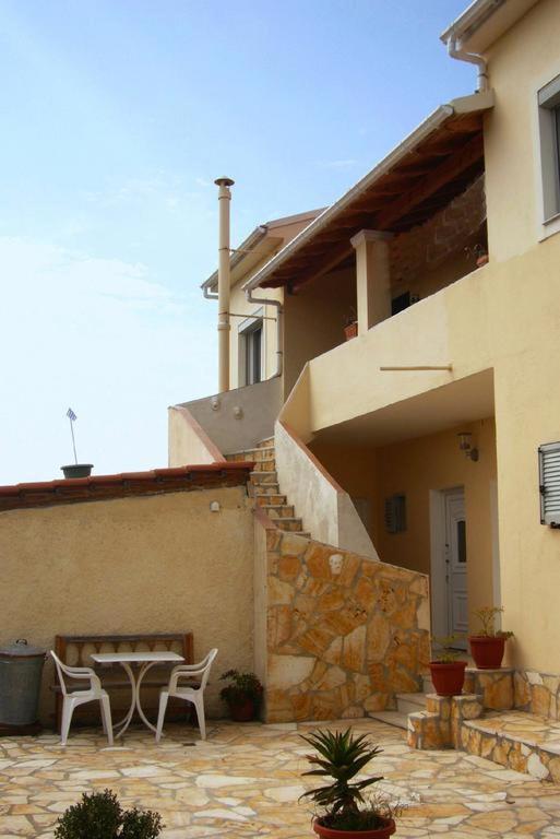 Hellmann Apartments Afión Zewnętrze zdjęcie